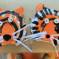 Terrific Tiger Hand Puppets: A very arty craft! (May 2012)